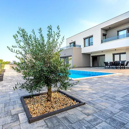 Vilă Juniperus Smrika