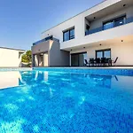 Juniperus Villa Šmrika